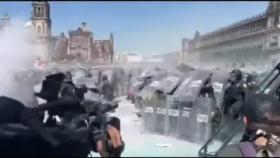 Более 100 полицейских пострадали во время протестов в Мексике