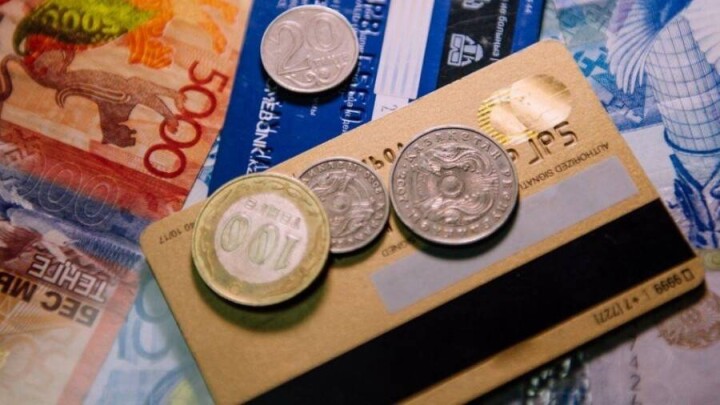 Себе дороже: казахстанцев призывают не платить по кредитам российских банков