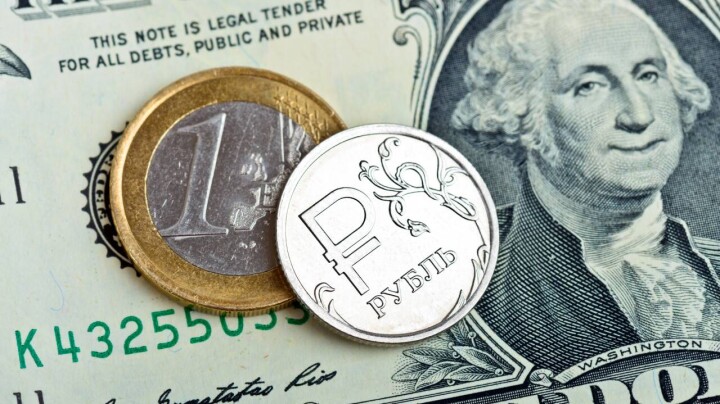 Сколько стоят доллар и рубль в обменниках Казахстана 10 декабря