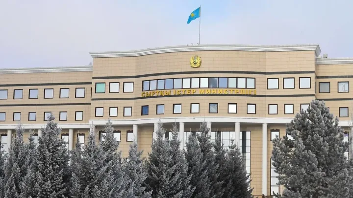 МИД РК опубликовал номера экстренных служб и горячей линии для казахстанцев в странах Ближнего Востока