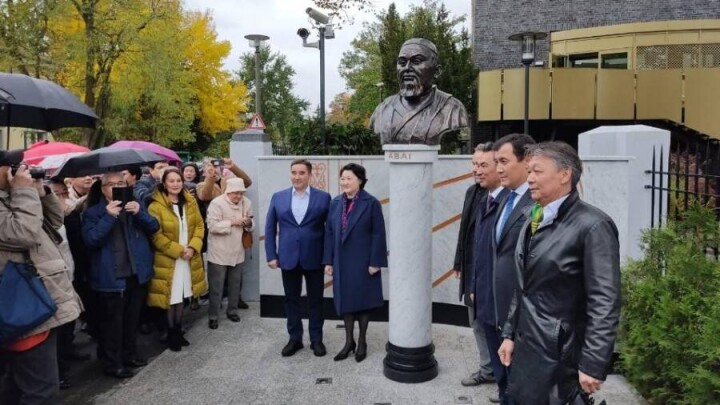 В Берлине открыли памятник Абаю Кунанбаеву