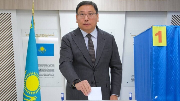 Аким Алматы Ерболат Досаев проголосовал на выборах президента