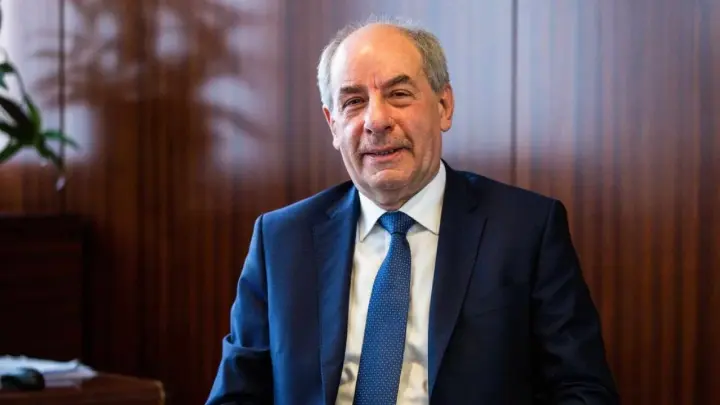 Президент Венгрии подписал поправки к конституции о досрочном прекращении своих полномочий