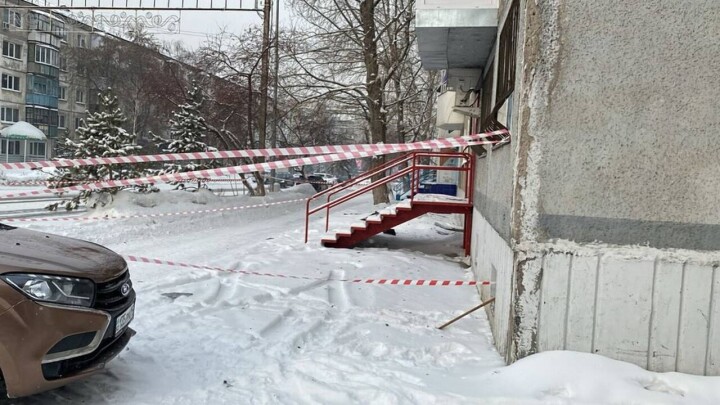 Крыша обрушилась в многоэтажке Петропавловска