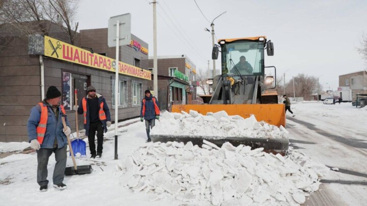 Как устраняют последствия апрельского снегопада в Астане