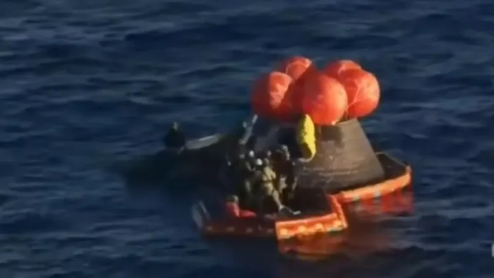 Лунная миссия "Артемида-2" успешно завершилась: космический корабль Orion приводнился в Тихом океане