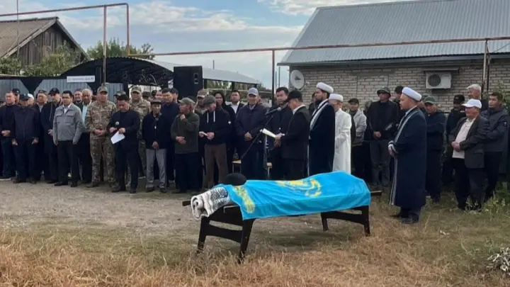В ЗКО простились с матросами, погибшими во время учений на Каспии