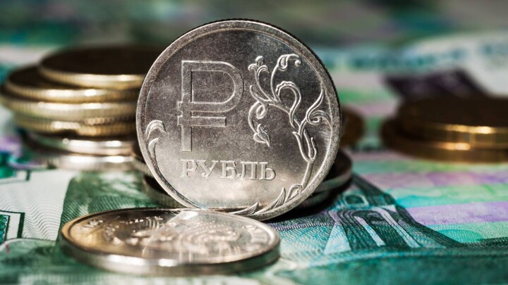 Сколько стоят доллар и рубль в обменниках Казахстана 13 августа