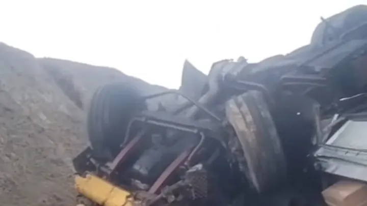 Фура раздавила "мазду" на трассе в Жетысуской области