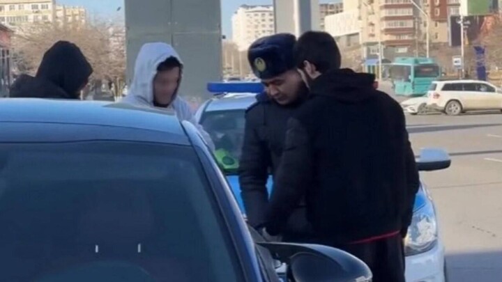 Лезгинка водителей на проезжей части в Актау: автомобили водворили на штрафстоянку