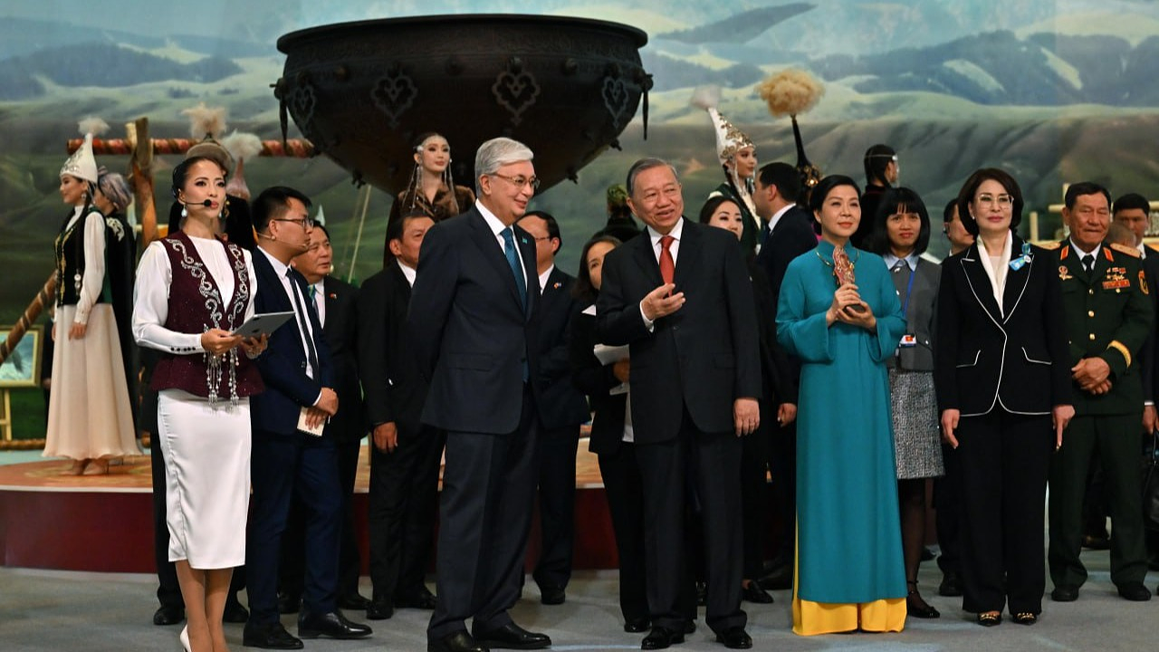 Касым-Жомарт Токаев и То Лам посетили выставку "Этноаул"