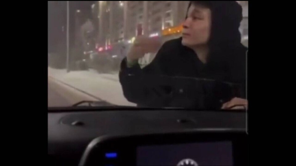 Полицейские поделились курьёзными видео уходящего года
