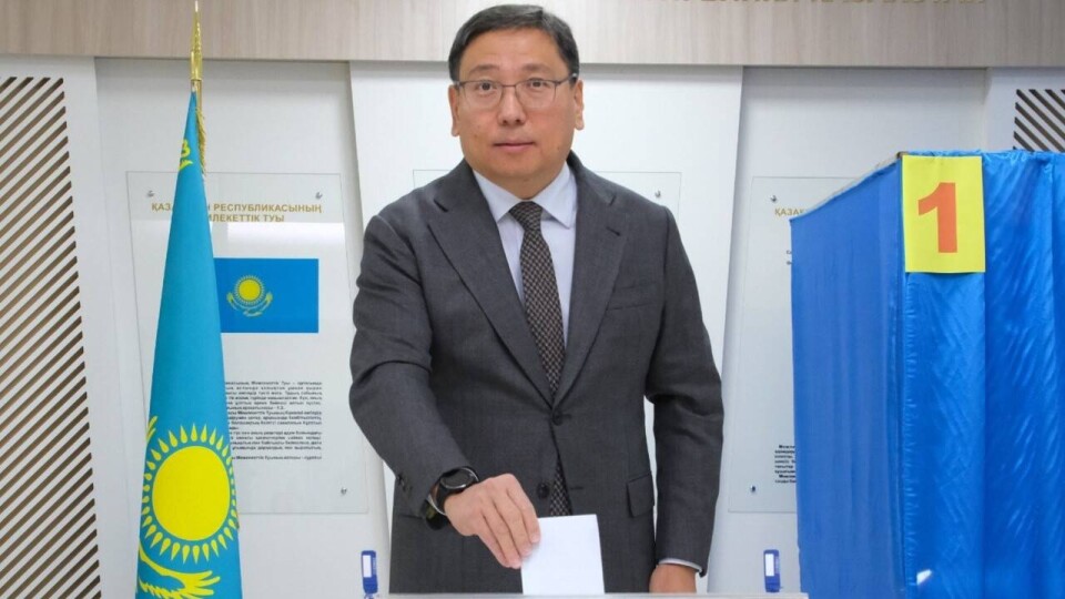Аким Алматы Ерболат Досаев проголосовал на выборах президента