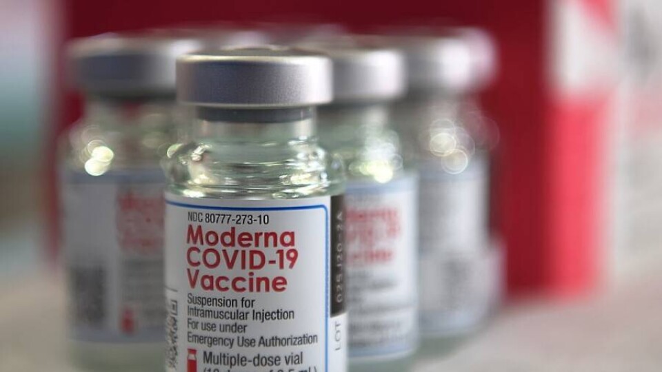 Moderna заявила о создании нового варианта вакцины для штамма "омикрон"