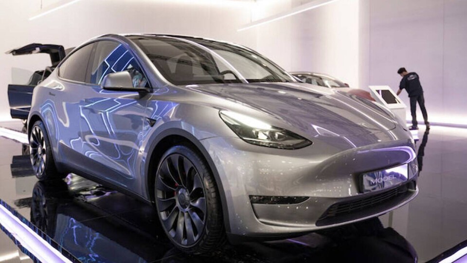 Tesla отзовёт почти 3500 автомобилей из-за плохо закреплённых спинок сидений