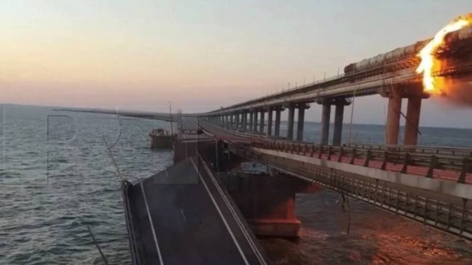Причиной ЧП на Крымском мосту назвали подрыв грузового автомобиля
