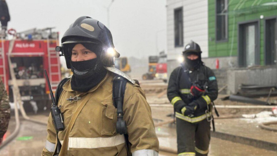 Здание новой школы загорелось в Таразе