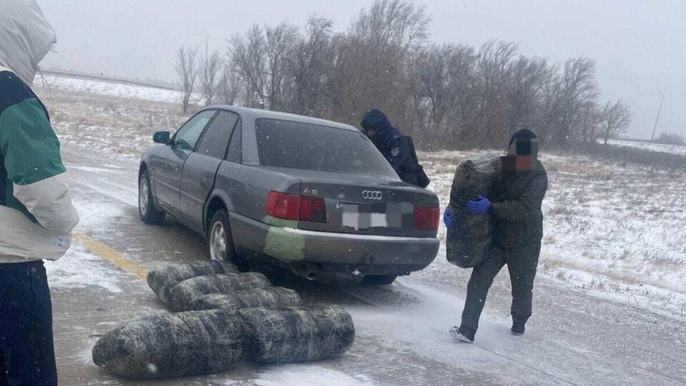 13 мешков марихуаны везли наркокурьеры по трассе Караганда – Астана