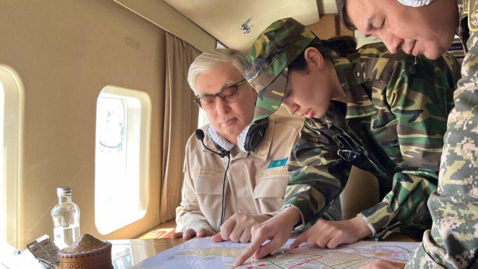 Президент совершил облёт пострадавших от пожаров территорий в Абайской области