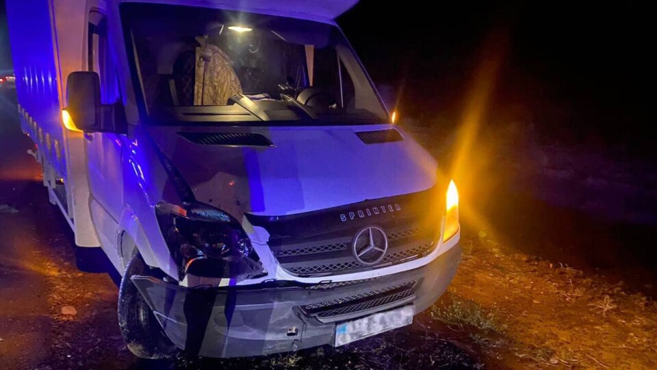 В Жетысуской области автомобиль сбил сидевшего на трассе человека