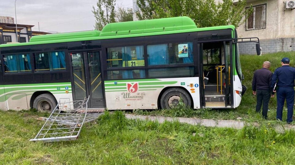 Ещё один человек умер в больнице после наезда автобуса в Шымкенте