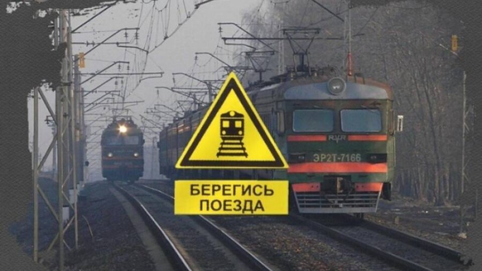 В Боровом транспортный полицейский спас пассажирку из-под колёс поезда