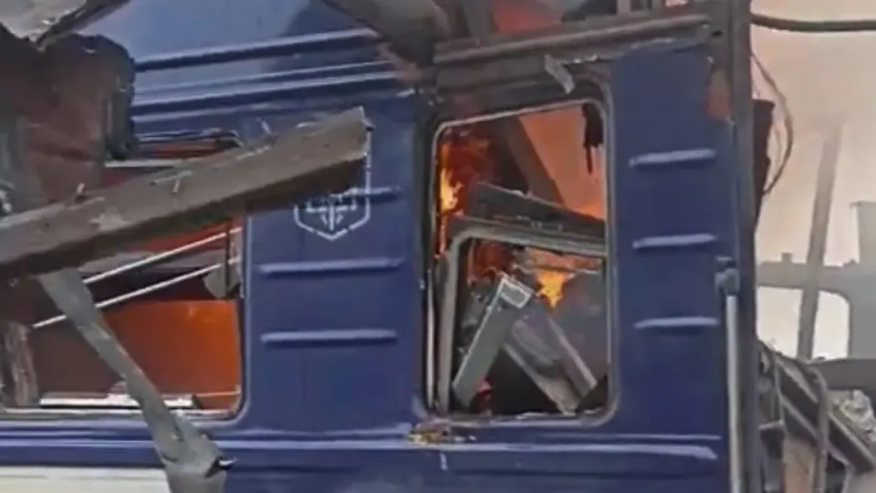 Последствия атаки на железную дорогу в Шостке / Фото Сумской ОВА