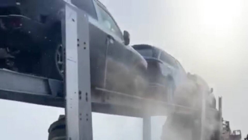 Автовоз загорелся на трассе в Жамбылской области, водитель успел спасти три автомобиля