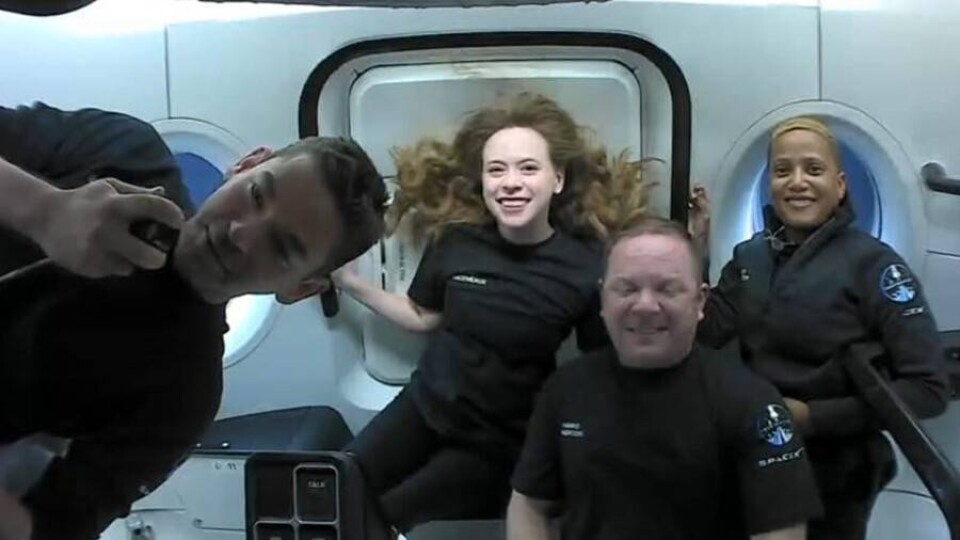 Космические туристы SpaceX  опубликовали первые "внеземные" снимки
