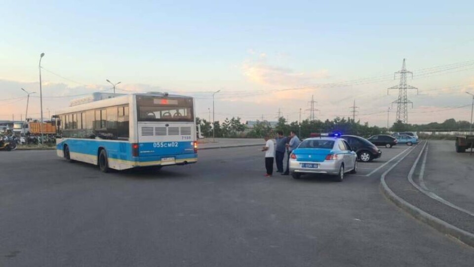В Алматы водитель маршрутки работал с липовыми правами