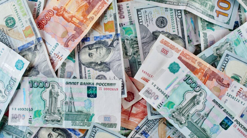 Сколько стоят доллар и рубль в обменниках Казахстана 29 сентября