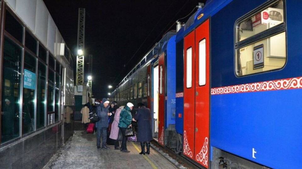 Около 200 пассажиров с закрытых в Казахстане трасс перевезут поездами