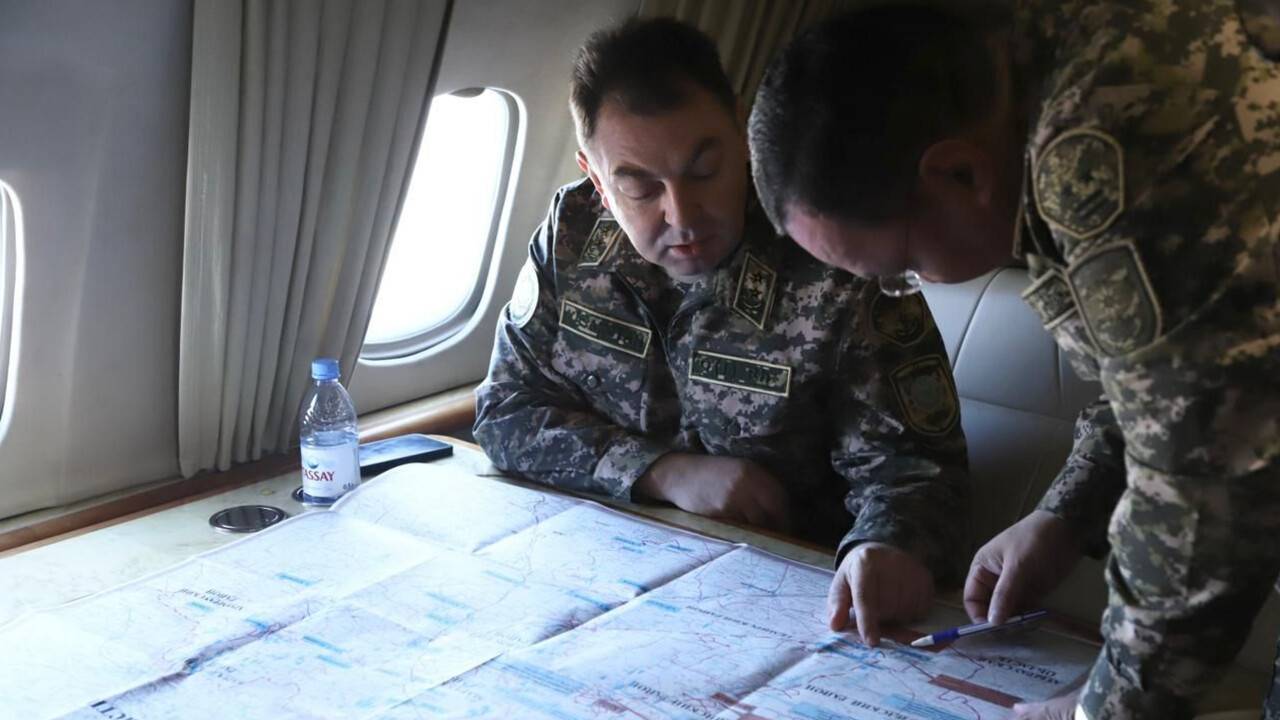 Глава МЧС РК Юрий Ильин вылетел на место паводков в Актюбинскую область