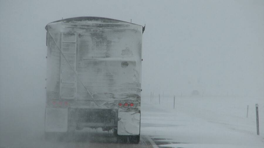 15 фур застряли в снежном плену в ЗКО