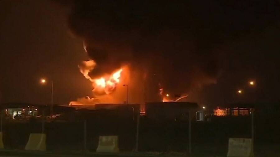 В Саудовской Аравии произошёл пожар на нефтебазе после атаки йеменских хуситов