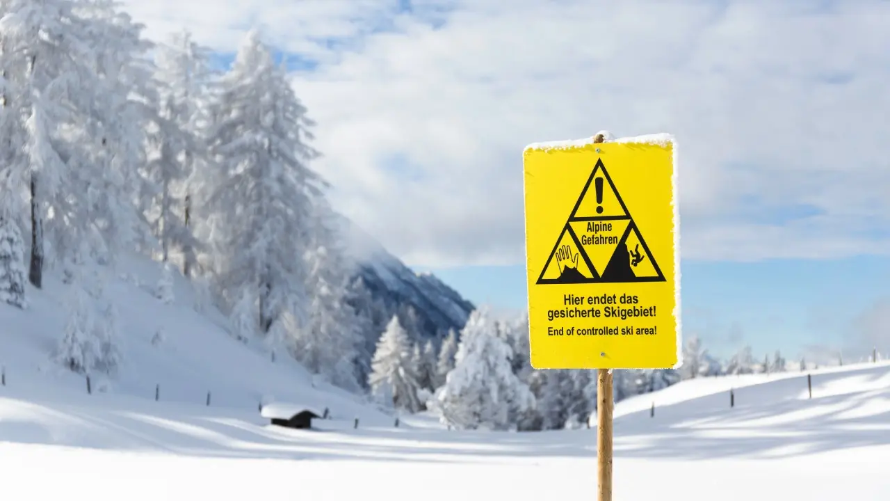 Восемь человек погибли после схода лавин в Австрии