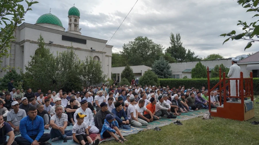 Казахстанцы празднуют Курбан айт