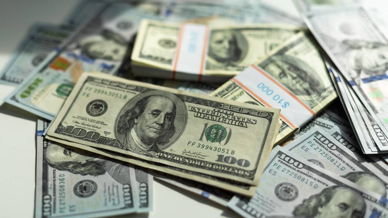 Сколько стоят доллар и рубль в обменниках Казахстана 11 августа