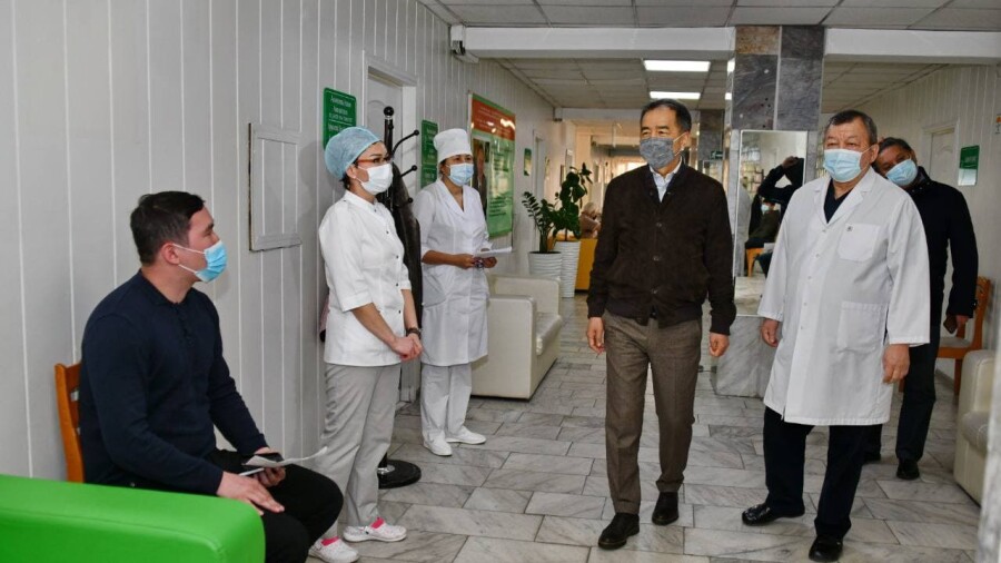 Бакытжан Сагинтаев ознакомился с ходом прививочной кампании в Алматы