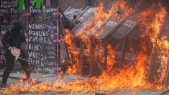 В Мексике более 80 человек пострадали на акции против дискриминации и насилия