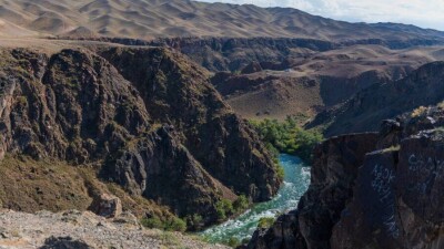 Мужчину унесло течением на Чарыне. Он пытался сделать фото на опасном участке