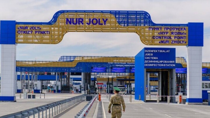 Китай временно закрывает автомобильные пункты пропуска с Казахстаном