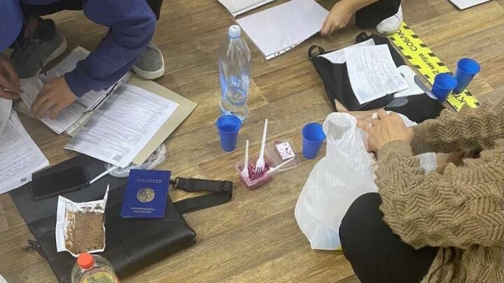 В КазНПУ абитуриенты часами стоят в очереди, чтобы сдать документы, хотя это можно сделать онлайн