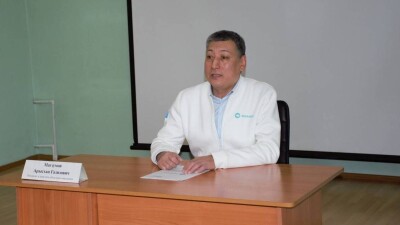 Приоритеты в сфере здравоохранения: кандидат в депутаты Арыстан Магзумов встретился с медиками