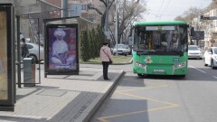 В Алматы автобус сбил троих пешеходов, их доставили в больницу
