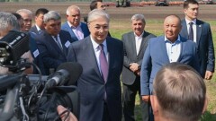 Токаев в СКО ознакомился с ходом весенней посевной кампании