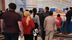 В столице желающие проголосовать на референдуме выстраиваются в очереди
