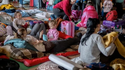 Польша перестанет платить пособия беженцам из Украины