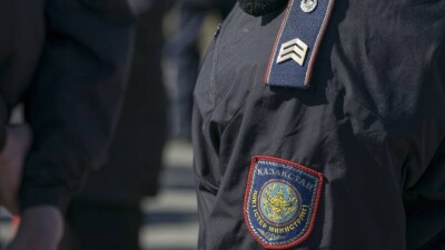 В Казахстане разработают новую форму для полицейских: патрульные и участковые будут ходить в кроссовках