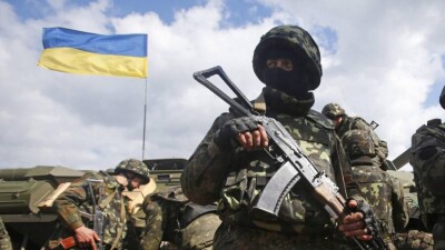 Совет нацбезопасности Украины принял решение о вводе чрезвычайного положения в стране